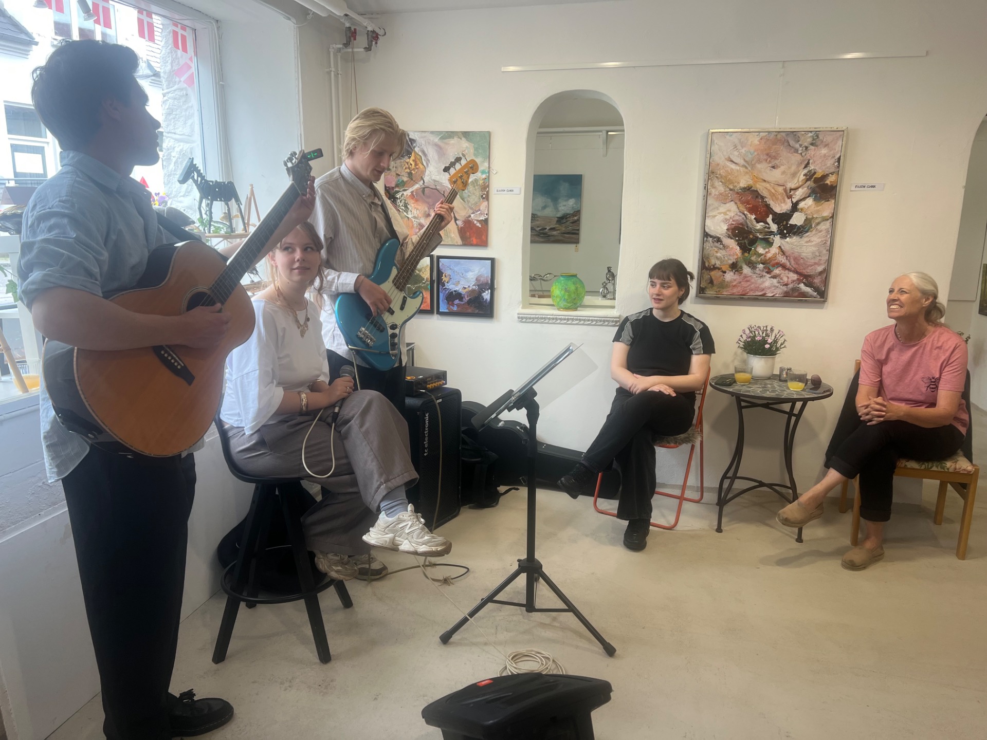 D.13/6 optrådte unge jazzmusikere i galleriet. Skønne timer med en fantastisk musikalsk oplevelse.