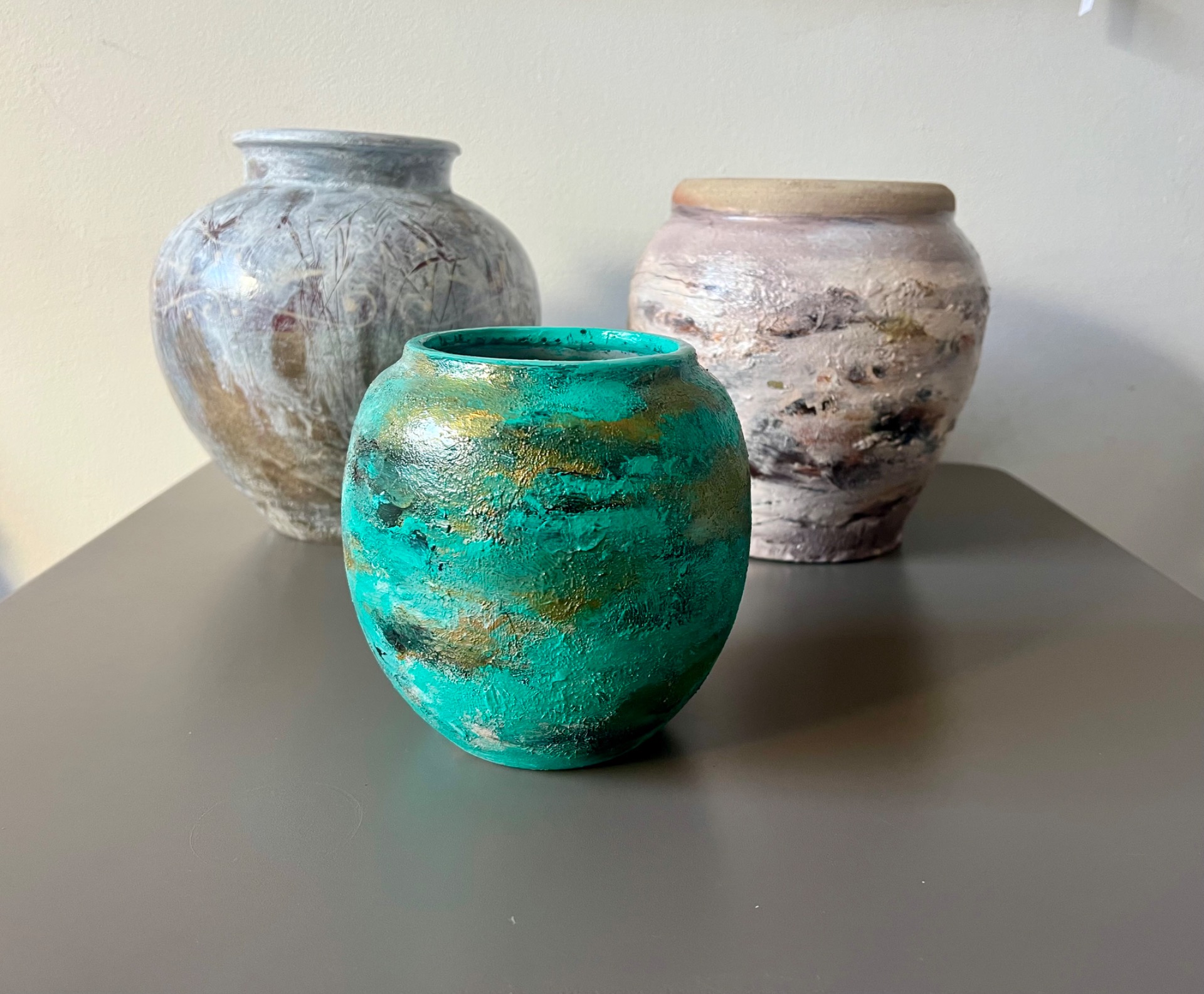 Bemalede vaser i Japansk Wabi Sabi stil.